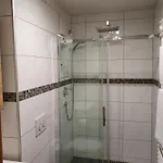 Exklusive Moderne 2 Zi. In Ruhiger Lage *