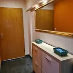 Exklusive Moderne 2 Zi. In Ruhiger Lage *