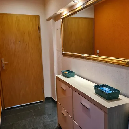 Exklusive Moderne 2 Zi. In Ruhiger Lage *