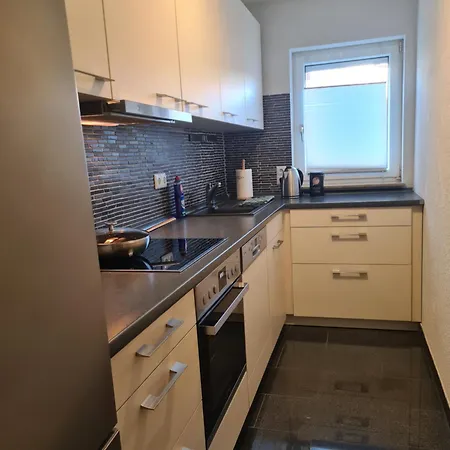 Exklusive Moderne 2 Zi. In Ruhiger Lage Appartement