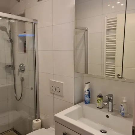 Exklusive Moderne 2 Zi. In Ruhiger Lage Lejlighed *