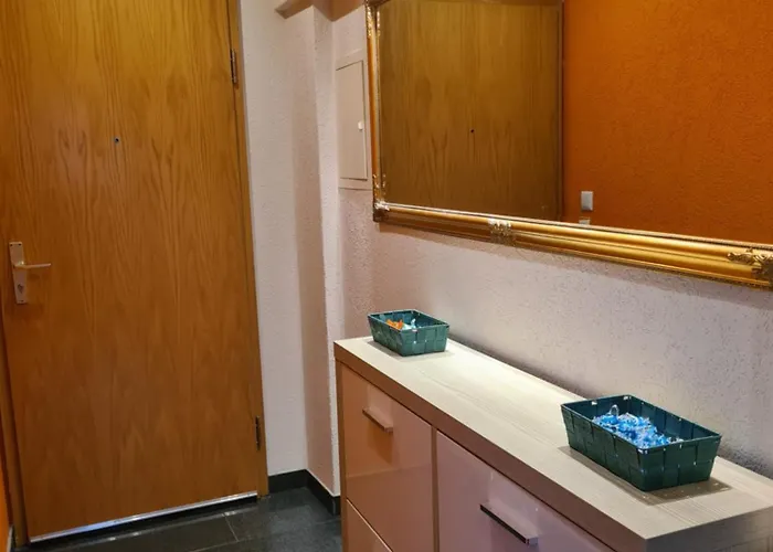 Exklusive Moderne 2 Zi. In Ruhiger Lage *