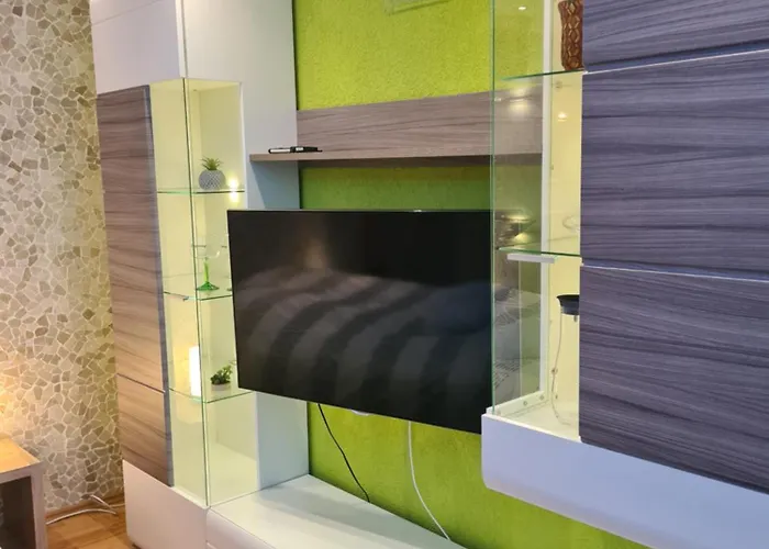 아파트 Exklusive Moderne 2 Zi. In Ruhiger Lage *